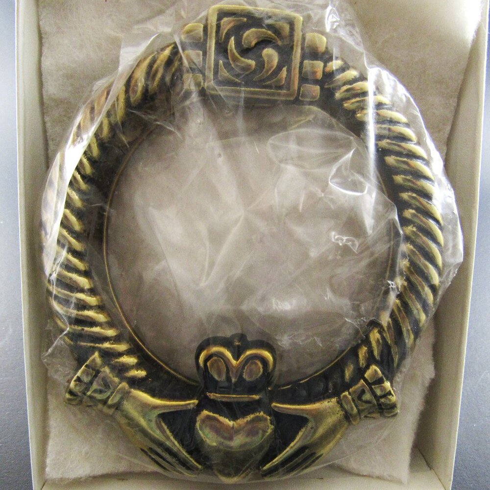 VINTAGE BRASS DOOR KNOCKER (E12)